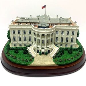 Danbury Mint White House Washington DC Collector Sculpture Model